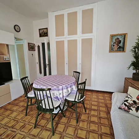 L08 - Con Ampio Terrazzo E Posto Auto